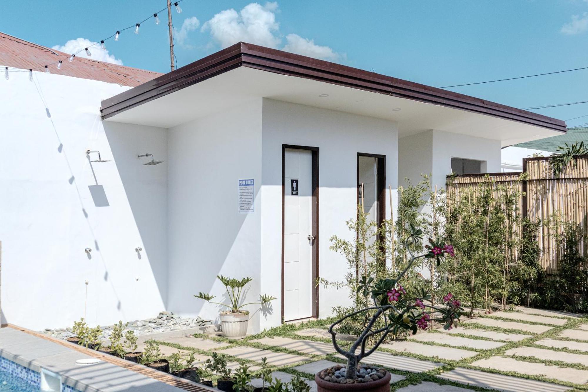 A Poolside Cafe Resort Magalang Exterior photo